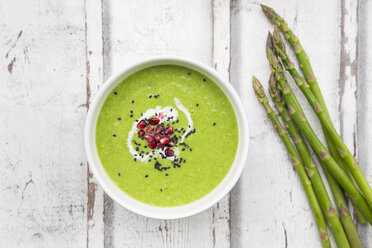 Green asparagus soup with pomegranate seeds and black sesame - LVF07113