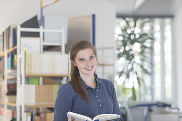 Portrait of young female student in library - CUF32989