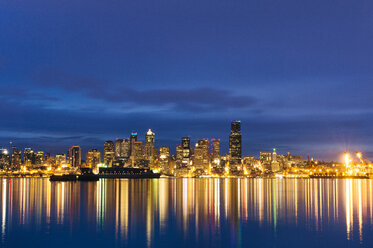 Skyline bei Nacht, Puget Sound, Seattle, USA - ISF10640