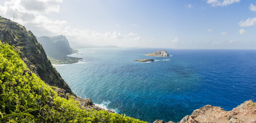 Blick auf Klippen und Küstenlinie, Makapuu, Oahu, Hawaii, USA - ISF10679