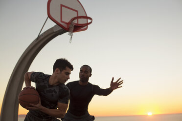 Young men playing basketball, outdoors - ISF10726