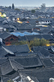 Blick von oben über die Dächer, Dali, Yunnan, China - ISF11422