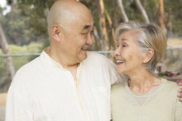 Portrait of senior couple, smiling - ISF11758