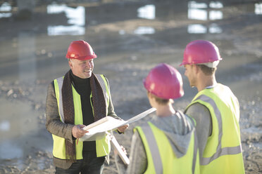 Architect meeting with builders on construction site - ISF11903