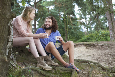 Young couple chatting beside tree - ISF12597