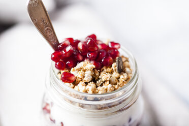 Granola breakfast with granola, yogurt and pomegranate seeds - SBDF03598