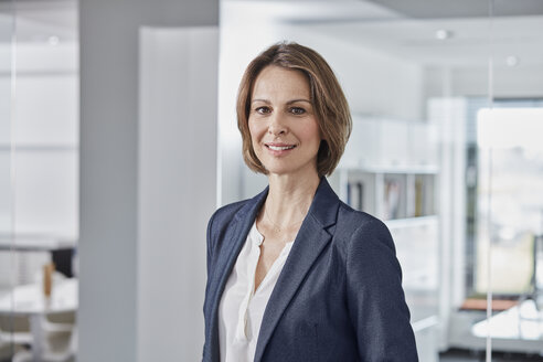 Portrait of confident businesswoman in office - RORF01310