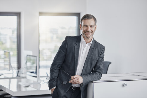 Portrait of smiling businessman in office - RORF01355