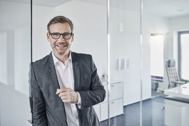 Portrait of smiling businessman in office - RORF01360