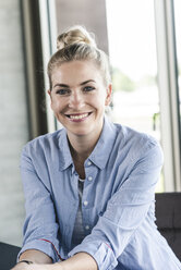 Portrait of a smiling young businesswoman - UUF14228