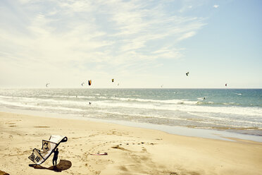 Blick auf Kitesurfer, Pacifica, Kalifornien, USA - ISF13011