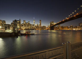 Nachtansicht der Brooklyn Bridge, New York, USA - ISF13044