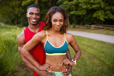 Portrait of young couple training by rural road - ISF13611