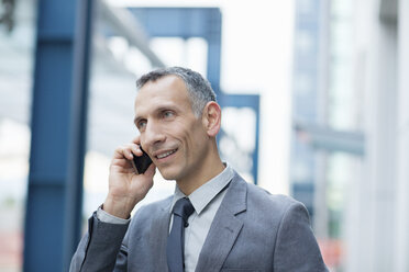 Businessman talking on smartphone - CUF33609