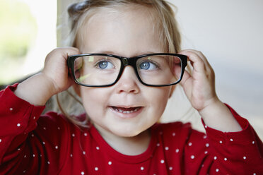 Young girl wearing glasses - CUF33742