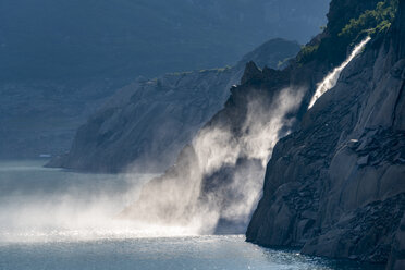 Schweiz, Kanton Uri, Goeschenen, Goescheneralpsee, Wasserfall - STSF01622