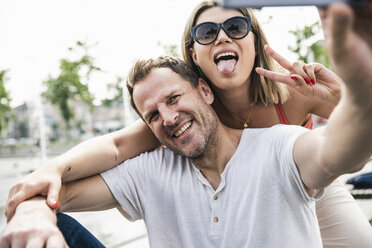 Happy couple taking a selfie outdoors - UUF14294