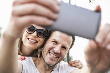 Happy couple taking a selfie outdoors - UUF14295