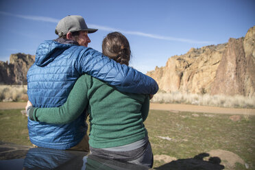 Couple enjoying scenery, Smith Rock State Park, Oregon - ISF14231