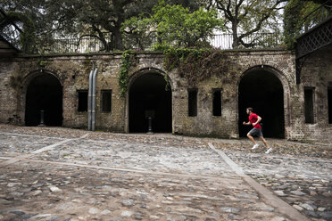 Jogger entlang der Flusspromenade, Savannah, Georgia, USA - ISF14303