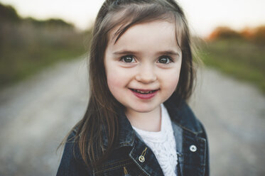 Portrait of young girl, outdoors - ISF14363