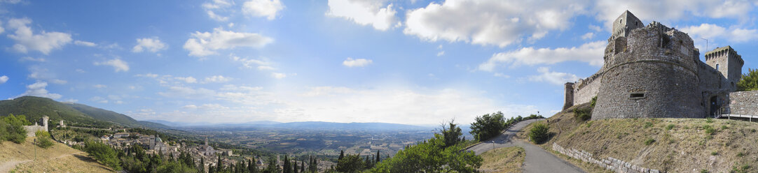 Panoramablick auf das Fort Roca oberhalb von Assisi, Umbrien, Italien - CUF34467