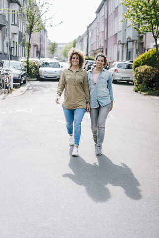 Beste Freunde haben Spaß in der Stadt, lizenzfreies Stockfoto