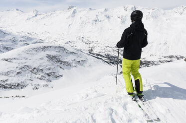 Mid adult man looking at downhill, Obergurgl, Austria - CUF34618