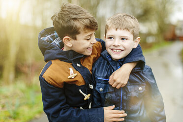 Brothers hugging outdoors - CUF35139