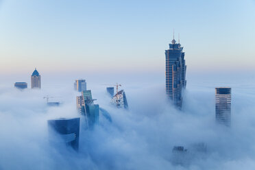 Downtown Dubai in der Morgendämmerung, Vereinigte Arabische Emirate - CUF35573