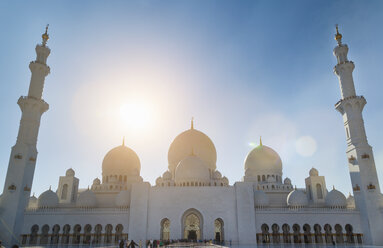 Sheikh-Zayed-Moschee bei Tageslicht, Abu Dhabi, Vereinigte Arabische Emirate - CUF35580