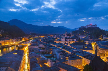 Salzach, Salzburger Dom, Kollegienkirche, Burg Hohensalzburg, Salzburg, Österreich - CUF35586