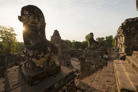Statuen und Pre Rup-Tempel, Angkor, Siem Reap, Kambodscha, Indochina, Asien, lizenzfreies Stockfoto