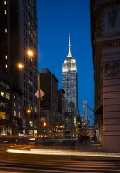 Straßenansicht von New York mit dem Empire State Building im Blick - CUF35616