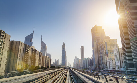 Schienen der Metro Downtown Dubai, Vereinigte Arabische Emirate, lizenzfreies Stockfoto