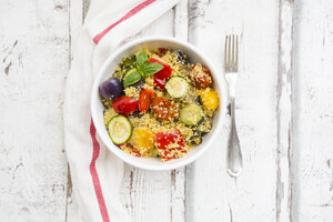 Couscous mit gegrilltem Gemüse, Auberginen, Zucchini, Paprika, Tomaten, roten Zwiebeln, Rosmarin und Basilikum - LVF07147
