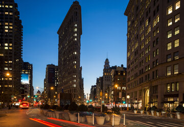 Straßenansicht von New York mit Blick auf das Flat Iron Building - CUF35866