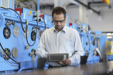 Technical manager checking information on digital tablet - CUF36534