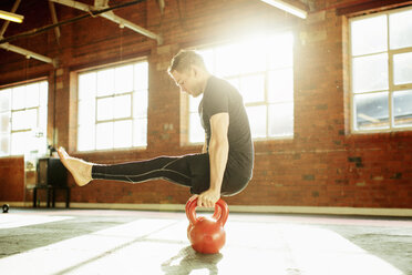 Krafttraining für Männer mit Kettle Bells - CUF36584