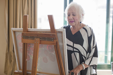 Senior women painting art canvas in retirement villa - CUF36602