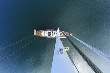 Draufsicht auf eine Segelyacht, San Diego, Kalifornien, USA - ISF14438