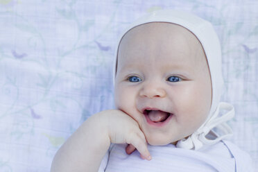 Portrait of baby girl smiling - CUF36772