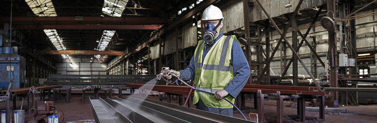 Portrait of a steelworker in his working environment - CUF36989