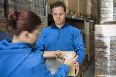 Factory workers labelling parcel - CUF37001