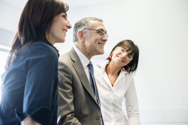 Businessman and women taking break - CUF37040