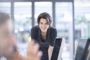 Female office worker smiling, portrait - CUF37165