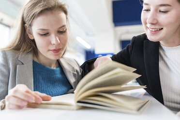 Portrait of teenage girls in a public library - WPEF00496