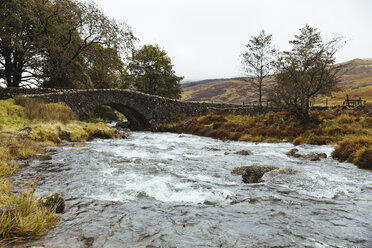 United Kingdom, England, Cumbria, Lake District, stone bridge over the river Duddon - WPEF00543