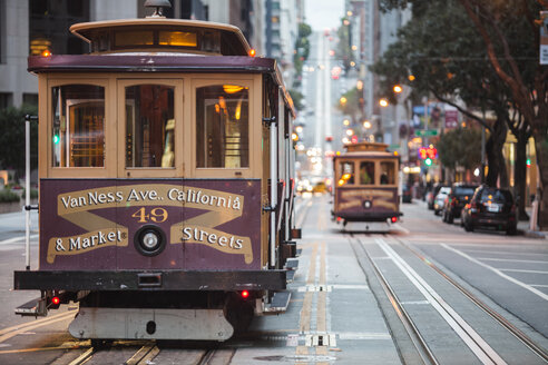 Seilbahnen auf der Straße, San Francisco, Kalifornien, USA - ISF14687