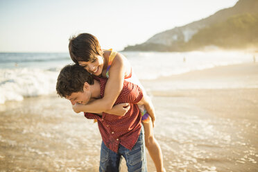 Young couple enjoying sunset, Ipanema Beach, Rio, Brazil - ISF14768